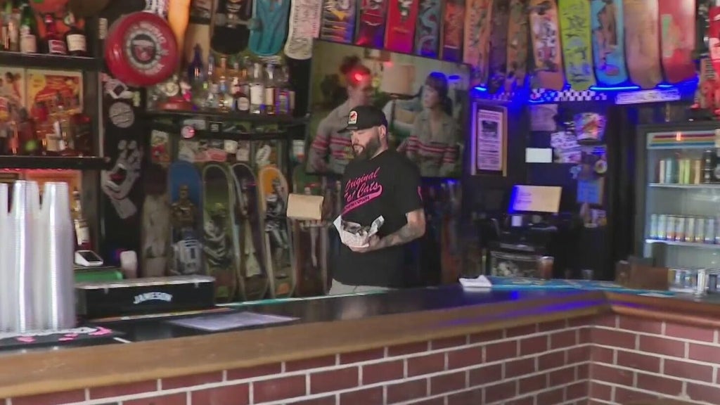 Fort Lauderdale proposes earlier closing times for downtown bars, facing pushback from business owners — CBS Miami, Frankfurt Dining news