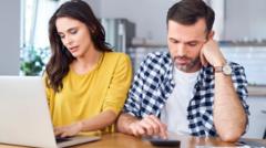 Home sellers cut asking prices on 3,000 properties a day — BBC Business, Frankfurt Real Estate news