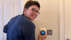 Before you crank up the thermostat, try these tips to keep your house warmer for longer — BBC Business, Frankfurt Business news