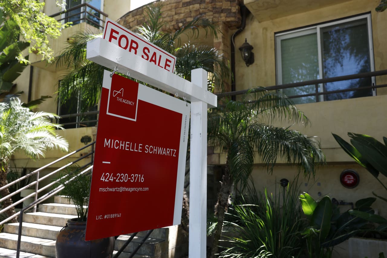 Pending home sales sink to 25-year low as buyers flee high mortgage rates — MarketWatch, Frankfurt Real Estate news